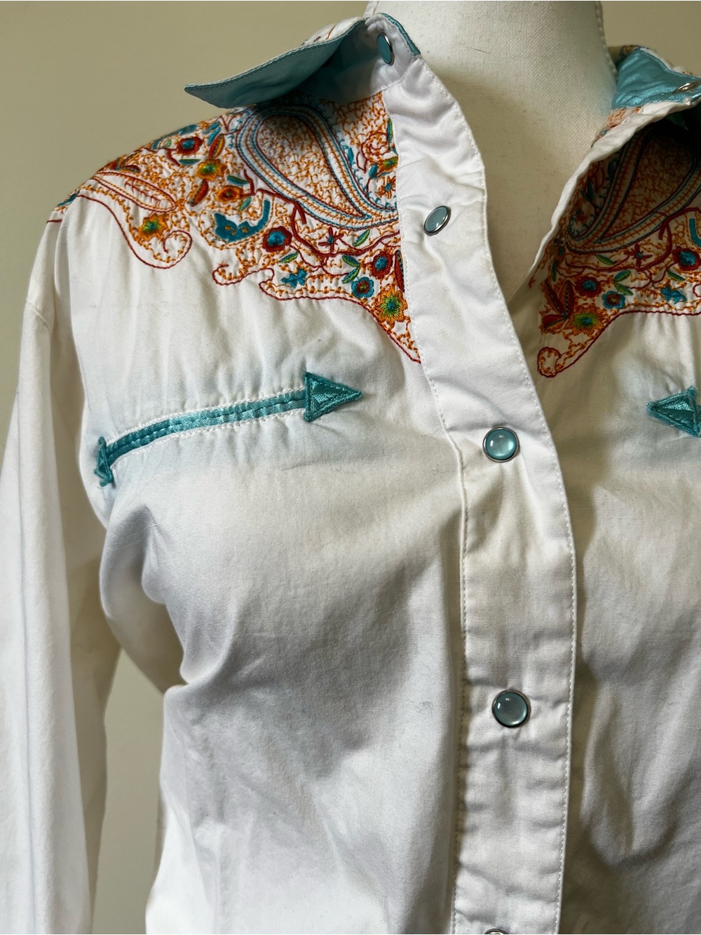 Western-Style Button-Up Blouse - Picture 2 of 13